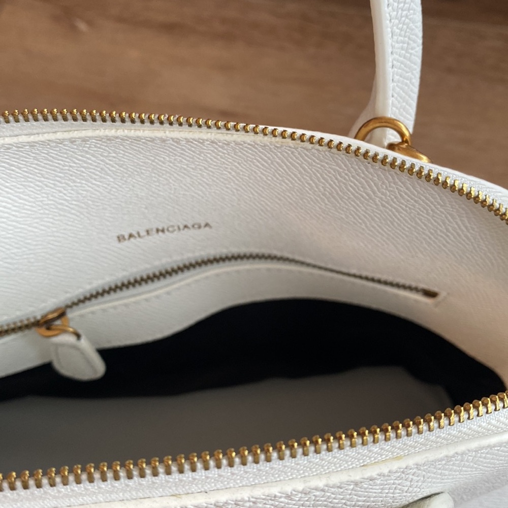 BALENCIAGA • White Leather Small Ville Bag - Picture 8 of 16